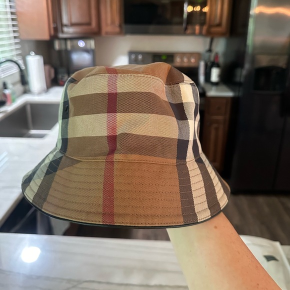 Burberry Hat - Picture 1 of 2